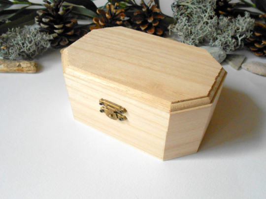 Unfinished wooden chest box- 5.8'' x 3.8''