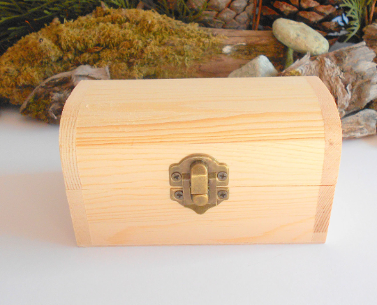 Unfinished wooden chest box- 4.7&#39;&#39; x 2.2&#39;&#39;