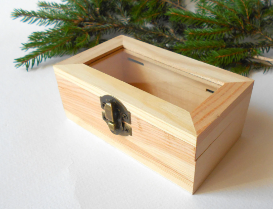 Wooden display box- pinewood- 4.8'' x 2.8''
