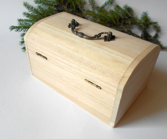 Unfinished Wooden jewelry chest box- 6.9&#39;&#39; x 4.5&#39;&#39;