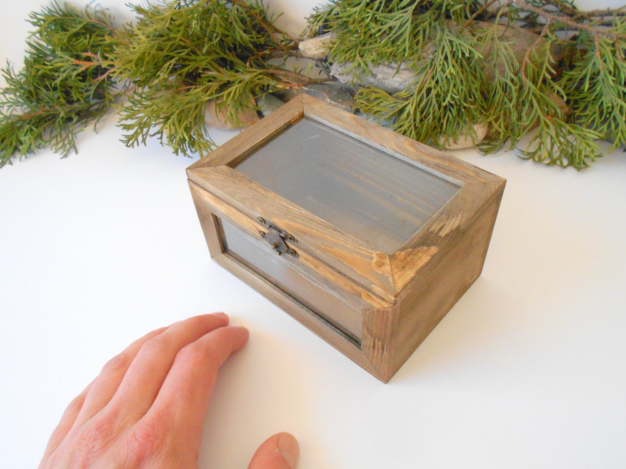 This small wooden display box is made of pinewood and has metal hinges with bronze color and the cap has 2 plastic displays so you can see what it's inside.&nbsp; The second window is on the front side of the box too. It has thick wooden walls and is quality made with fine pine wood materials.