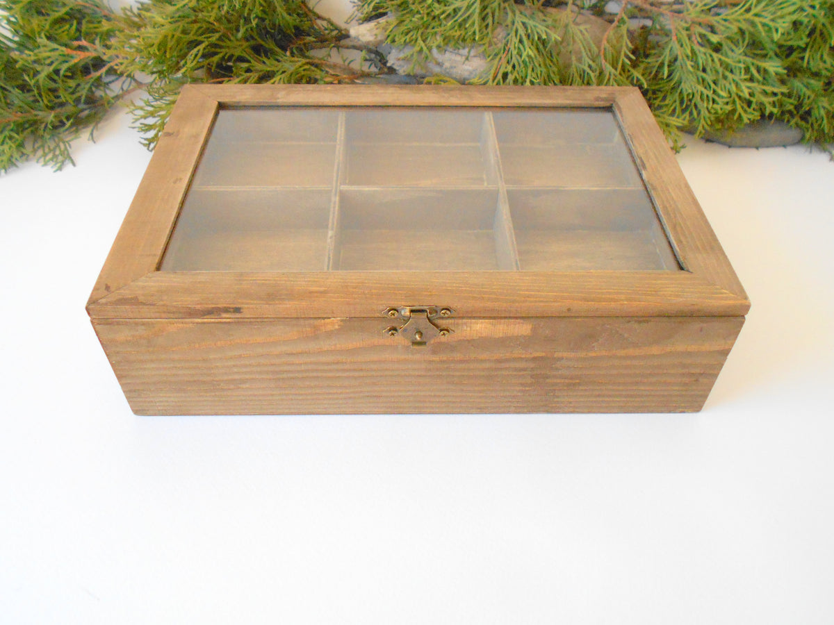 This is a wooden box with a glass display that is made of pinewood and that has metal hinges and closes with a bronze-color closing that may display various things like jewelry, miniatures, crystals, or other small objects of importance to you or your friends. &lt;span&gt;I have colored the box with mordant so that it looks like an old wood vintage box with a mahogany color.&lt;/span&gt;