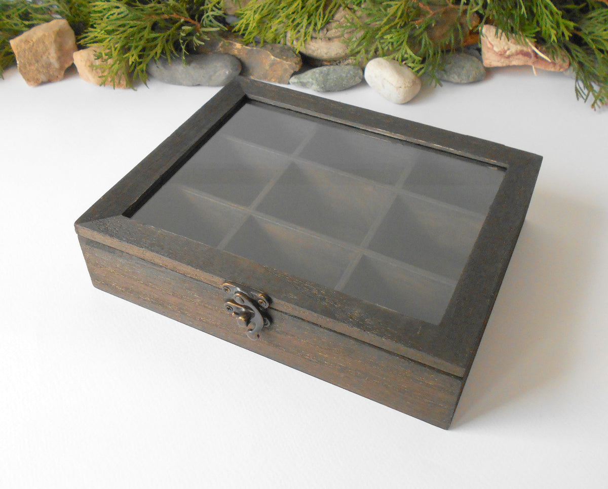This is a wooden box with a glass display that is made of bamboo wood and that has metal hinges and closes with a bronze-color closing that may display various things like jewelry, miniatures, crystals, or other small objects of importance to you or your friends. &lt;span data-mce-fragment=&quot;1&quot;&gt;I have colored the box with mordant so that it looks like an old wood vintage box with a dark brown color.&lt;/span&gt;