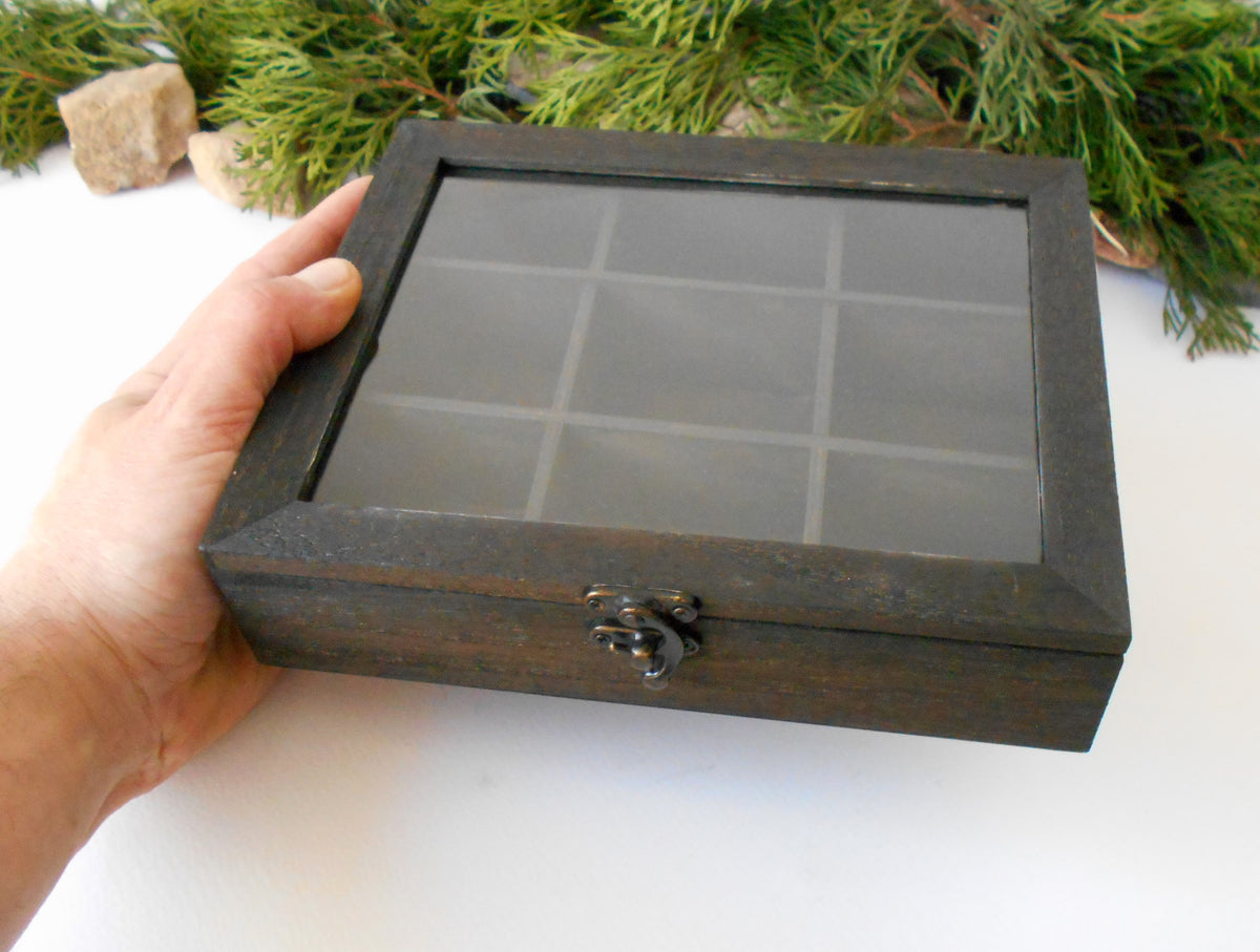This is a wooden box with a glass display that is made of bamboo wood and that has metal hinges and closes with a bronze-color closing that may display various things like jewelry, miniatures, crystals, or other small objects of importance to you or your friends. &lt;span data-mce-fragment=&quot;1&quot;&gt;I have colored the box with mordant so that it looks like an old wood vintage box with a dark brown color.&lt;/span&gt;
