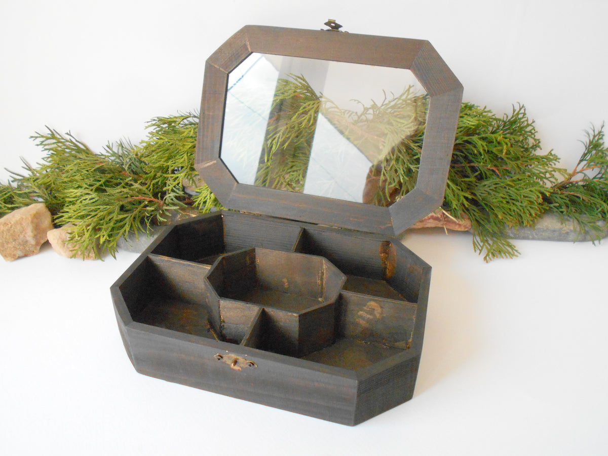 This is a wooden box with a glass display that is made of pinewood and that has metal hinges and closes with a bronze-color closing that may display various things like jewelry, miniatures, crystals, or other small objects of importance to you or your friends. &lt;span data-mce-fragment=&quot;1&quot;&gt;I have colored the box with mordant so that it looks like an old wood vintage box with a dark brow color.&lt;/span&gt;