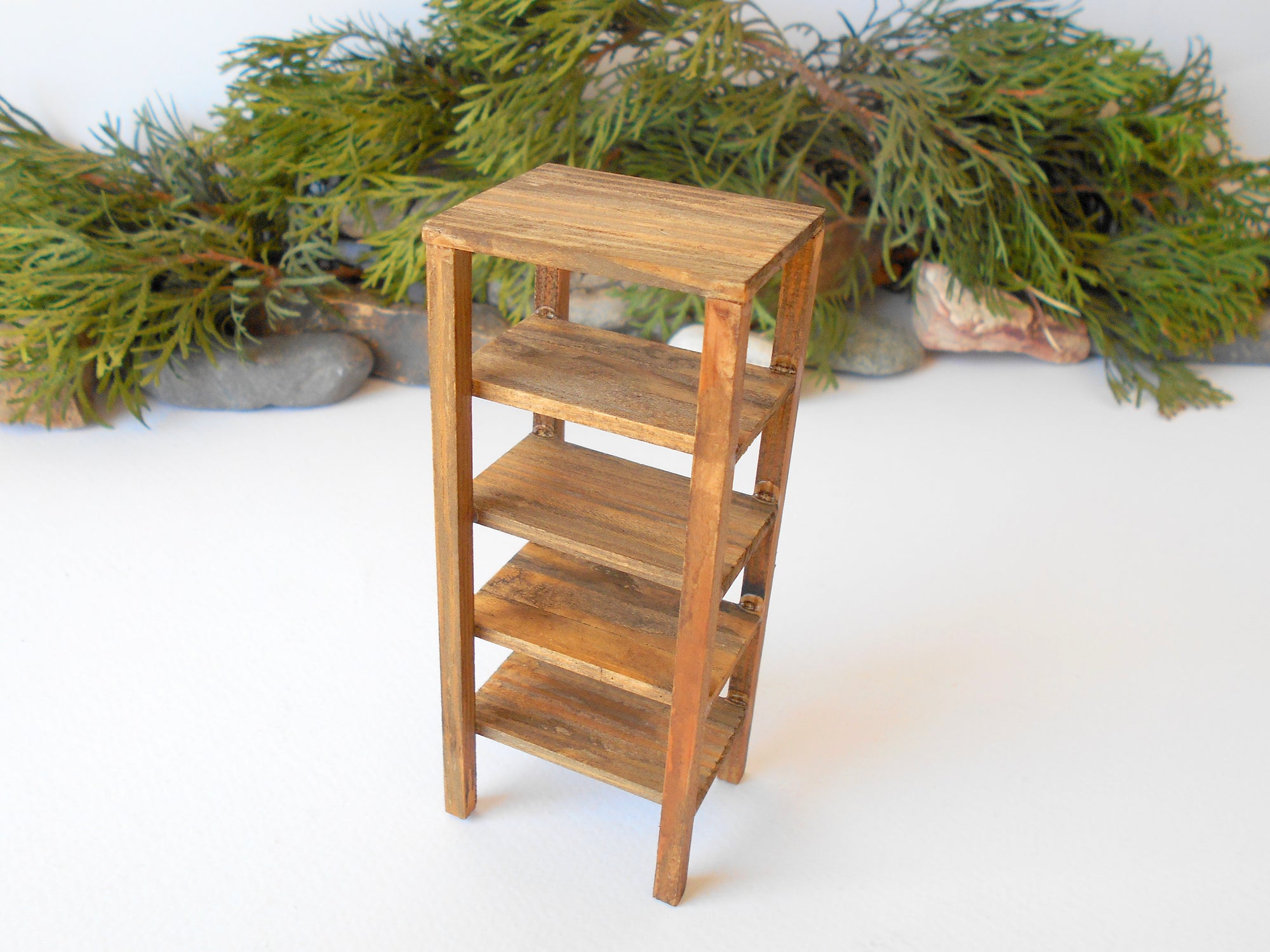 This is a Miniature shelf of wooden furniture that is approximately 1/12 in scale. I have stained the shelf with light brown Italian eco-friendly mordant.&nbsp;