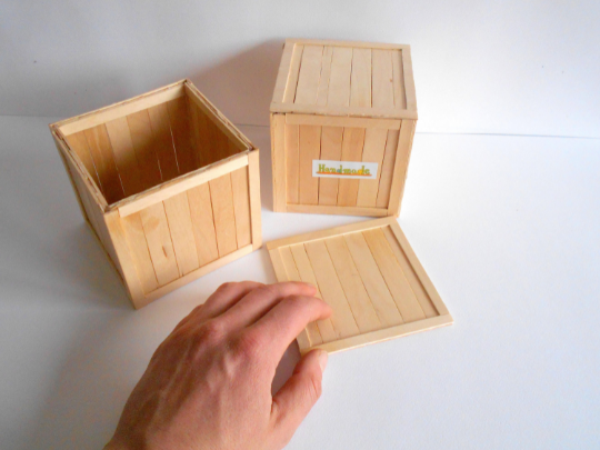 Small wood box coffer- transporting chest box made of bamboo sticks- trunk box with a cap- Scale 1/6 doll accesories- mini box crate