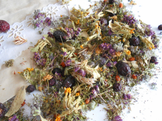 Wild Tea mix- organic Thyme, Mint, Hawthorn, Rosehips, Sweet Viburnum, Oregano, Lady&#39;s Bedstraw- eco bag with organic teas- Bulgarian tea