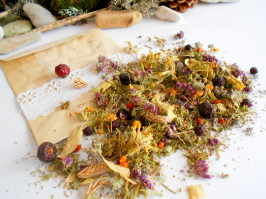 Wild Tea mix- organic Thyme, Mint, Hawthorn, Rosehips, Sweet Viburnum, Oregano, Lady&#39;s Bedstraw- eco bag with organic teas- Bulgarian tea