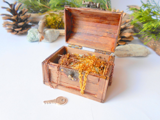 1:6 Scale Mini Treasure Box Chest Vintage Style Model Plastic 