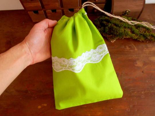 Organic linen light green bags with white French lace -Eco-friendly Weddings drawstring rustic purse with decorative rope closing- linen sack favour bag