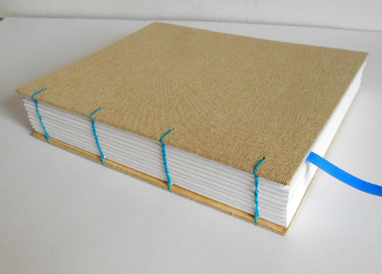 Handmade watercolor journal for artists with 100 sheets- linen burlap hardcovers- 105 lb watercolor sheets- custom binding color- custom fabric sketchbook- Ecofriendly gift