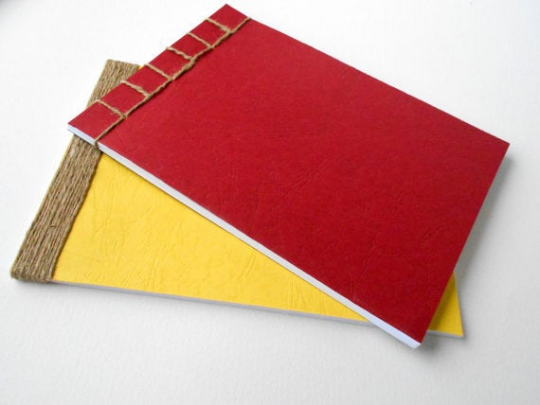 Handmade sketchbook with colored cover- notepad hand-sewn with natural linen twine cord- thick back cover and soft front cover- 100% recycled pages- Custom cover colors