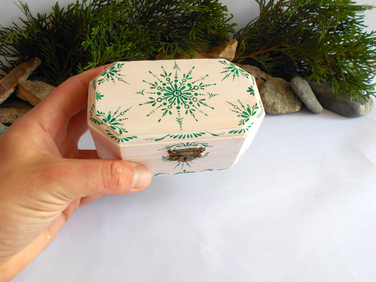 Flower art wooden jewelry box- acrylic painted octagonal box- wooden box with bronze colored hinges- fir tree wood box- hand painted