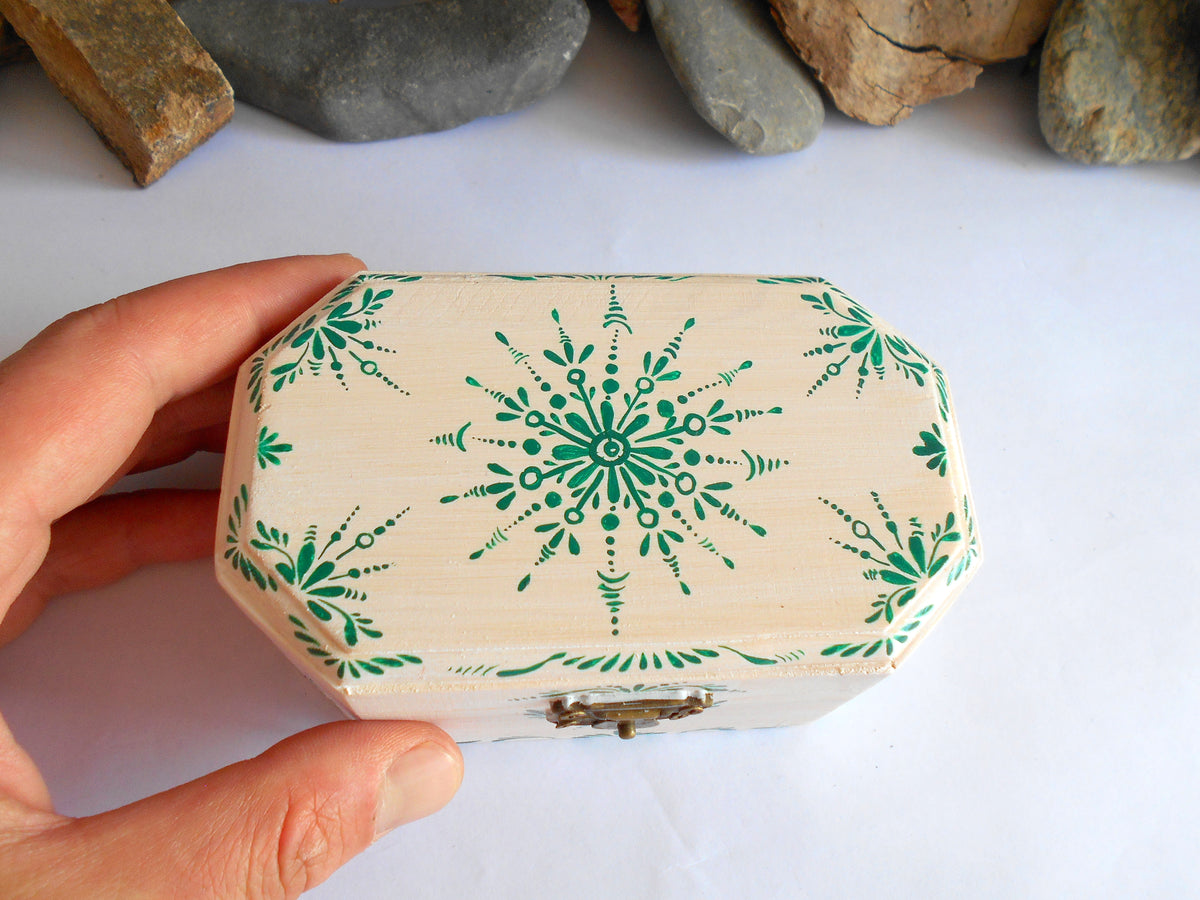 Flower art wooden jewelry box- acrylic painted octagonal box- wooden box with bronze colored hinges- fir tree wood box- hand painted