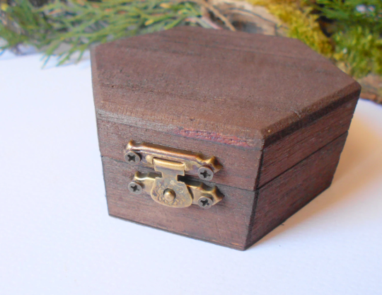 Hexagon Wooden ring box - Exiarts & Ecocrafts