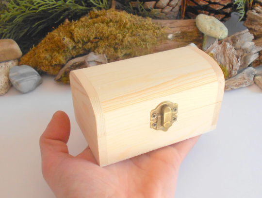 Unfinished wooden chest box- 4.7'' x 2.2''