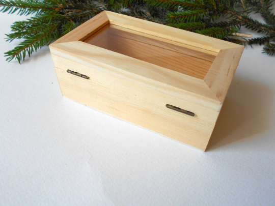 Wooden display box- pinewood- 4.8&#39;&#39; x 2.8&#39;&#39;