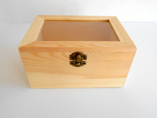 Wooden display box- pinewood- 7&#39;&#39; x 5&#39;&#39;