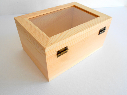 Wooden display box- pinewood- 7&#39;&#39; x 5&#39;&#39;