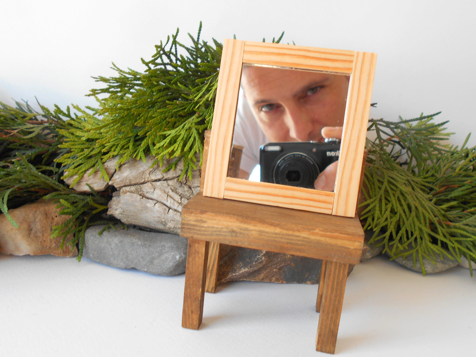 This is a miniature mirror framed with real pinewood that can decorate your dollhouse projects or your architectural models. If you know a passionate collector of miniatures you can make him or her a gift with one tiny framed mirror from an independent artist.  1/12th scale.  Size: 27'' x 2.9''- 7 x&nbsp; 7.5 cm.  Thickness: 0.15'' which is 0.4 cm.