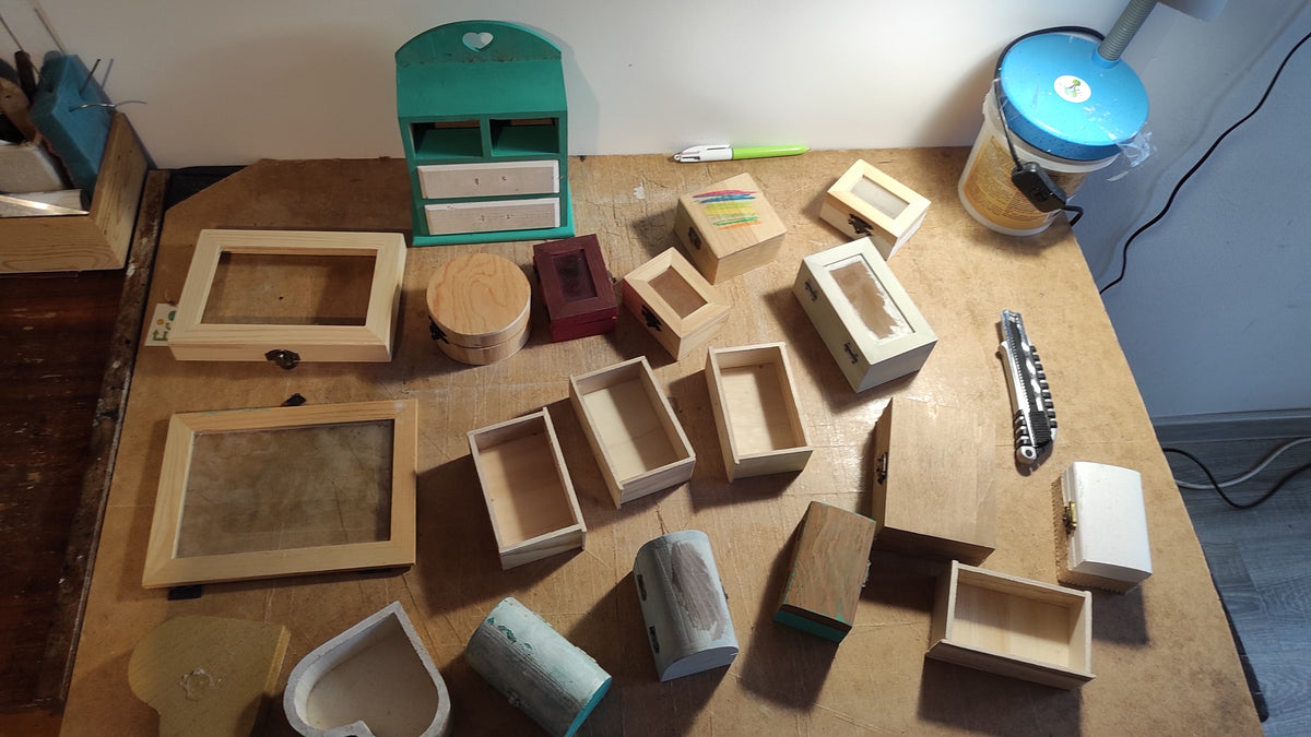 Custom order from Alexis from the United States- small wooden drawers, small lid boxes