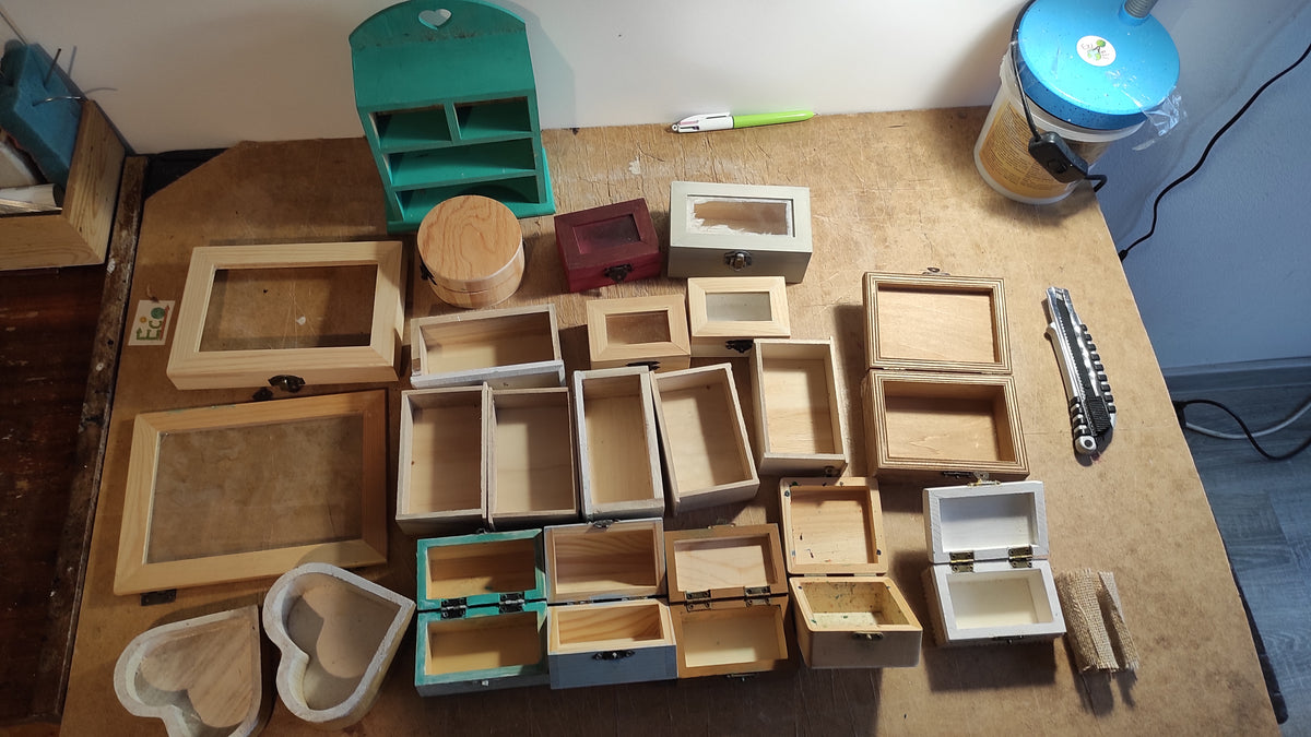 Custom order from Alexis from the United States- small wooden drawers, small lid boxes