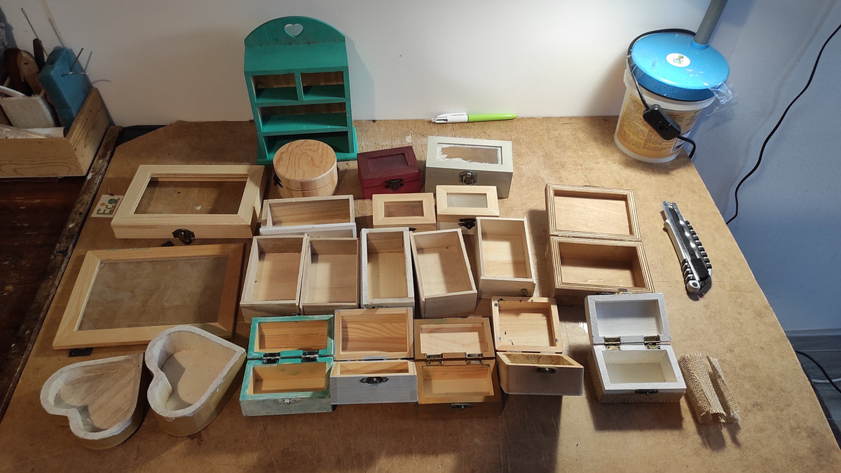 Custom order from Alexis from the United States- small wooden drawers, small lid boxes