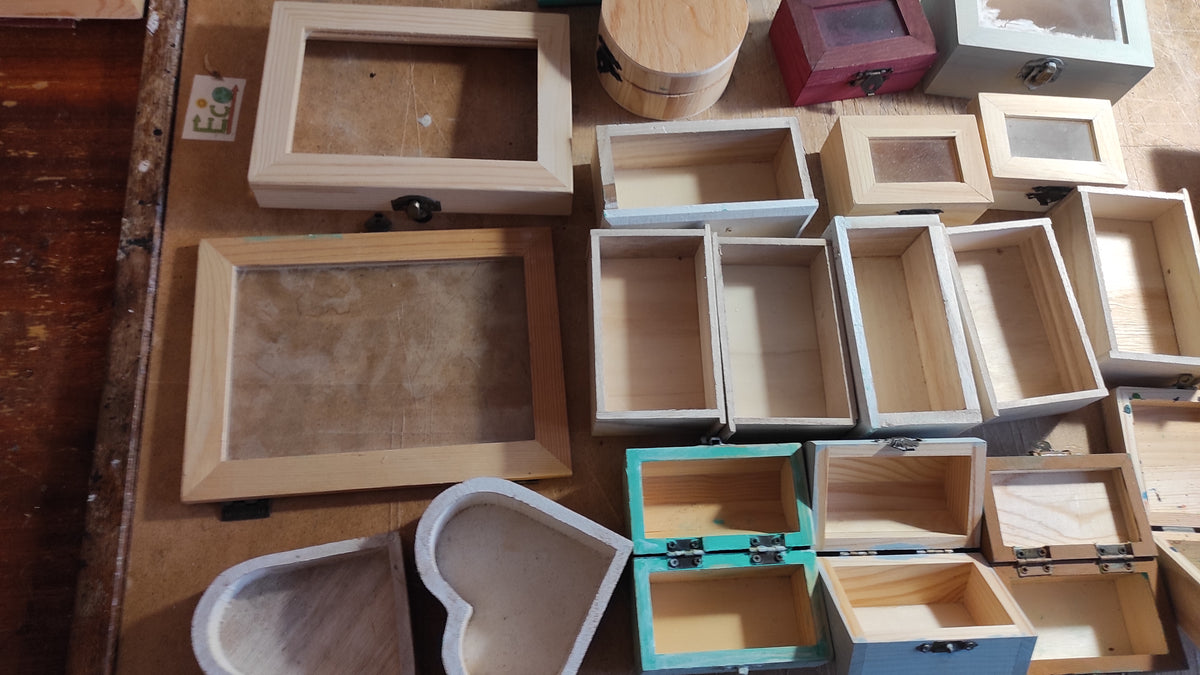 Custom order from Alexis from the United States- small wooden drawers, small lid boxes