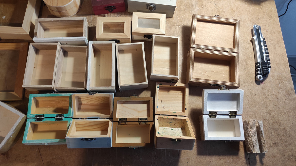 Custom order from Alexis from the United States- small wooden drawers, small lid boxes