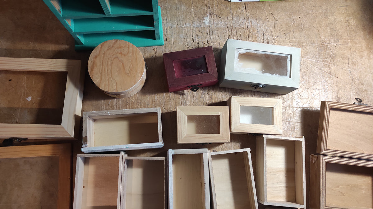 Custom order from Alexis from the United States- small wooden drawers, small lid boxes