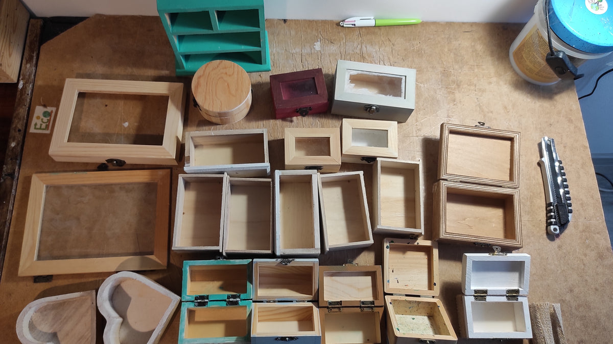 Custom order from Alexis from the United States- small wooden drawers, small lid boxes