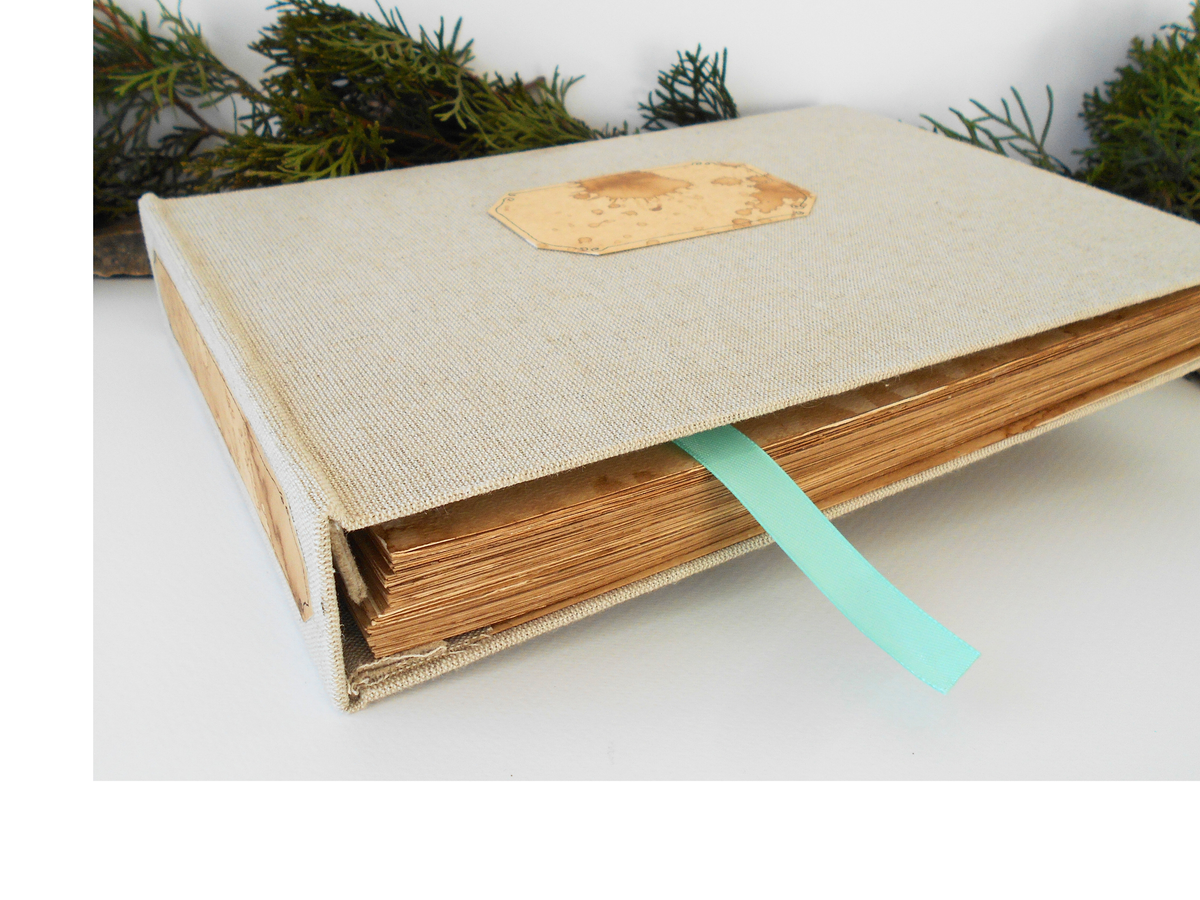 This is an eco-friendly and refillable linen fabric picture album or sketchbook journal suitable for your picture memories, or you can use it as a sketchbook, as the page sheets of this book are 105 lbs thick or 250 gsm.
