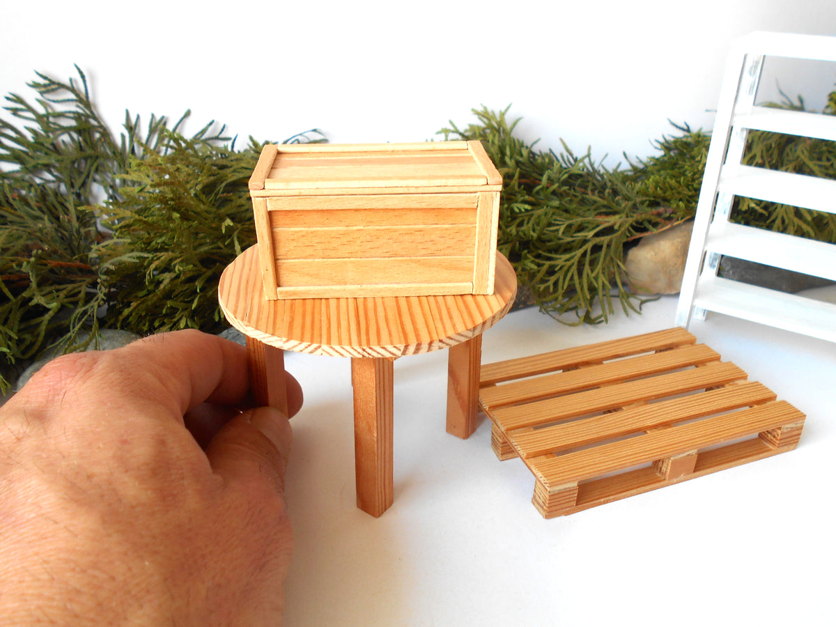 Mini box with lid and detailing- handmade dollhouse beech wood chest in 1/12th scale- 2.1″ L x 1.5″ W x 1.4″ H