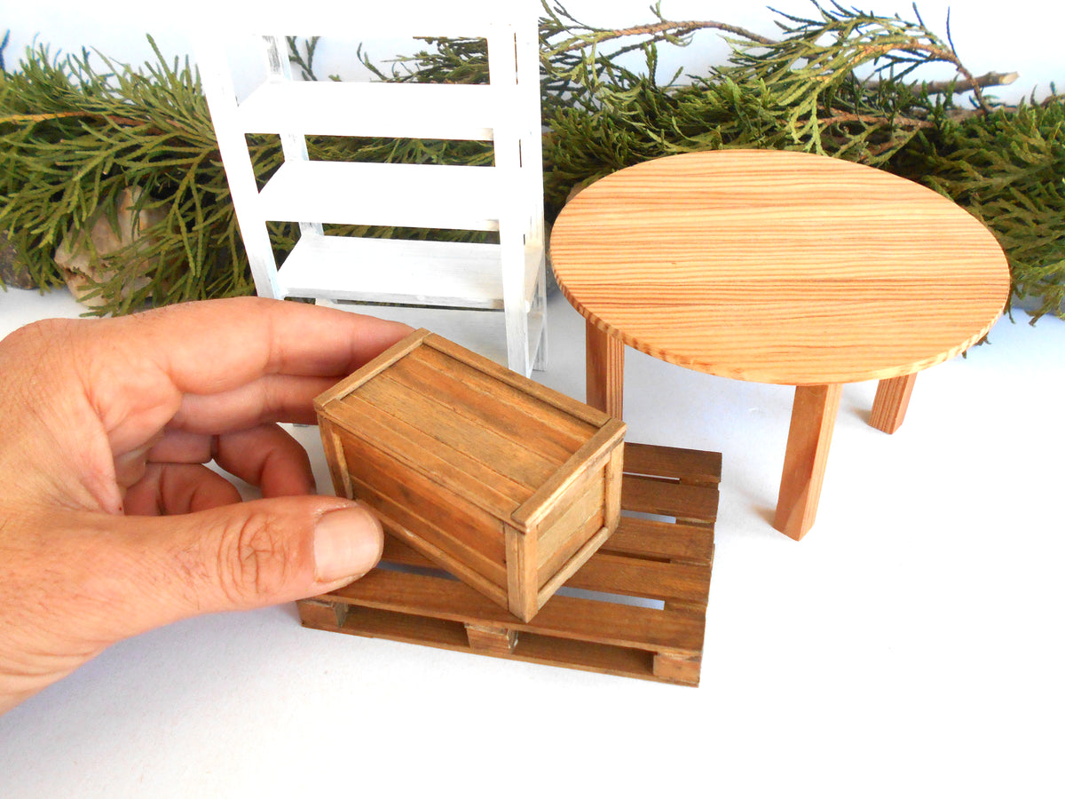 Mini box with lid and detailing in light brown- handmade dollhouse beech wood chest in 1:12 scale- 2.1″ L x 1.5″ W x 1.4″ H