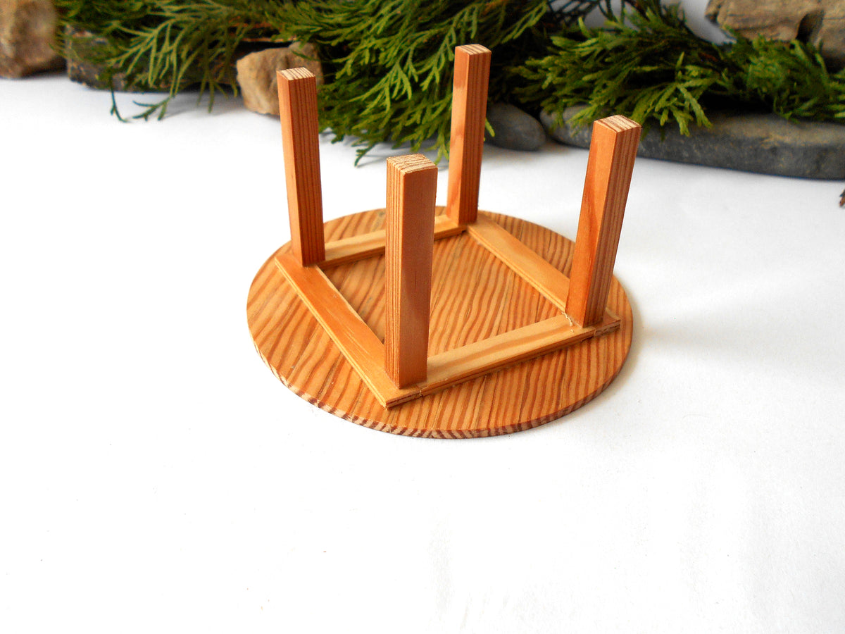 The height of the table is 2.5 inches and it is 4.5 inches diameter. This is 11.4 cm. diameter and 6.4 cm. height. This product listing is for one sush table.