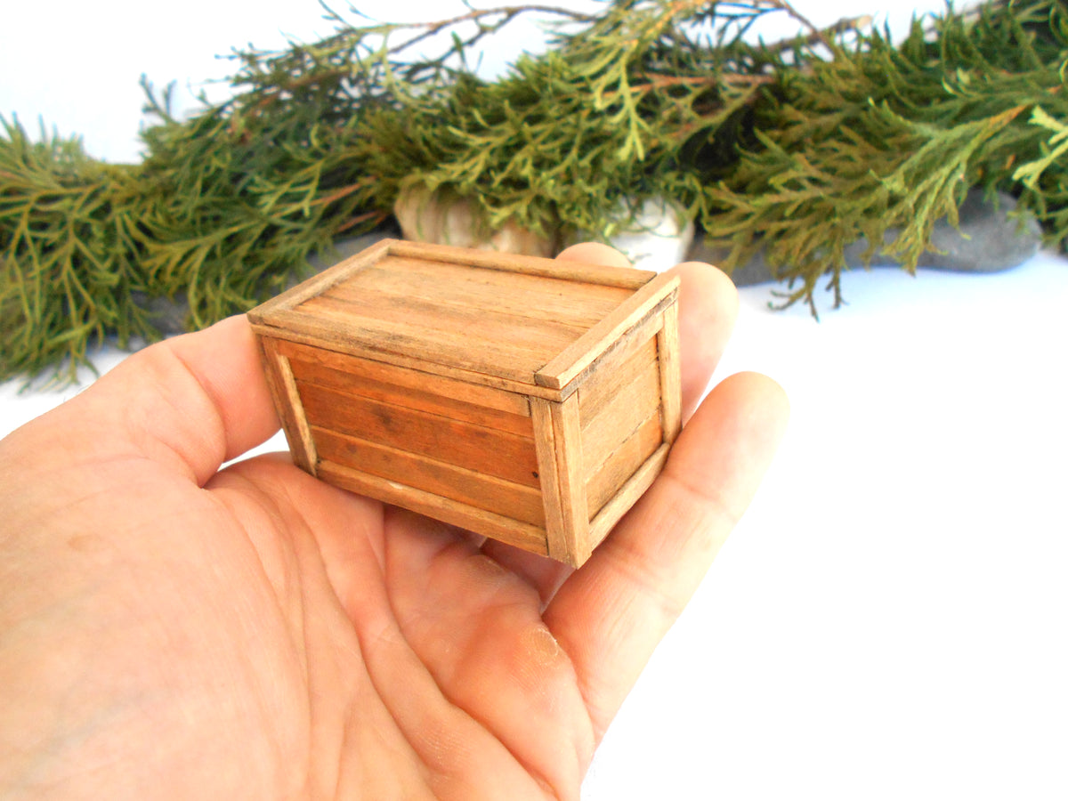 Mini box with lid and detailing in light brown- handmade dollhouse beech wood chest in 1:12 scale- 2.1″ L x 1.5″ W x 1.4″ H