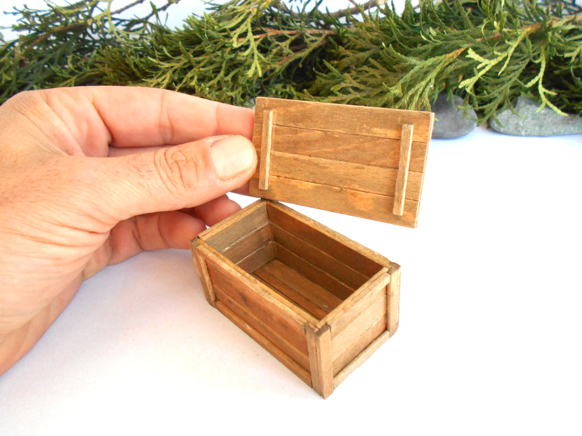 Mini box with lid and detailing in light brown- handmade dollhouse beech wood chest in 1:12 scale- 2.1″ L x 1.5″ W x 1.4″ H
