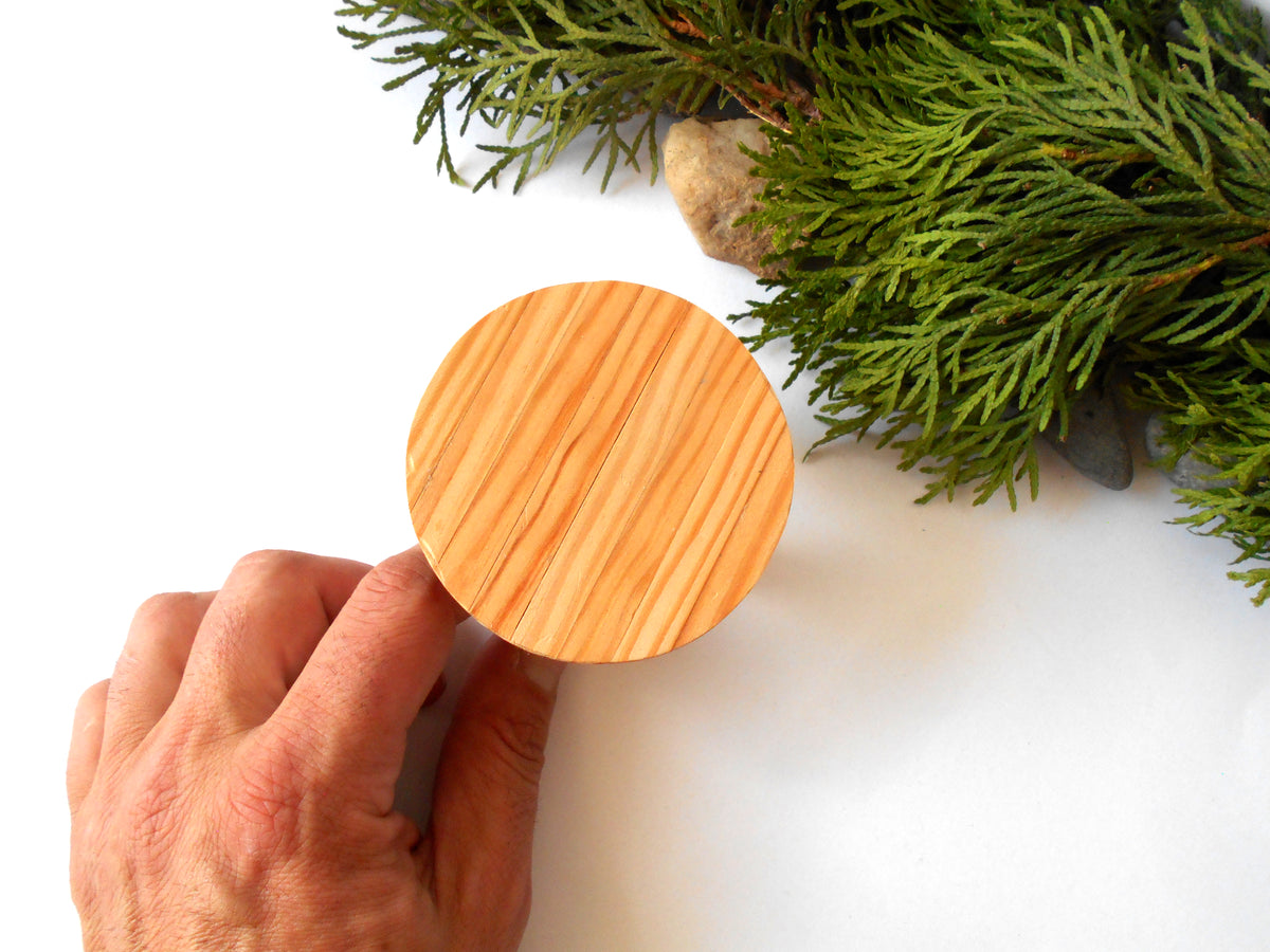 The height of the table is 2.5 inches, and it is 3.1 inches in diameter. This is 7.9 cm diameter and 6.4 cm in height. This product listing is for one sush table.