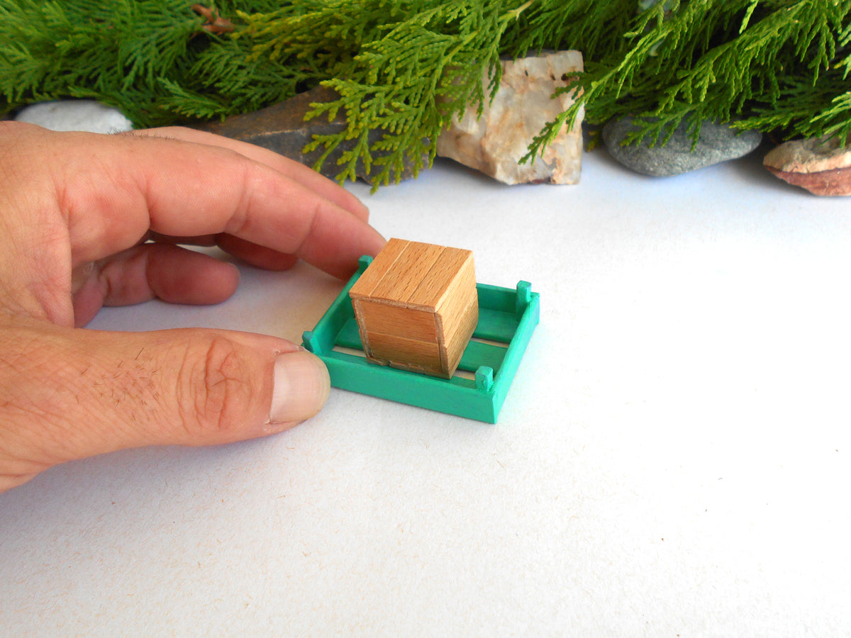 Dollhouse Miniature Decorative Box with Lid – 1:12 Scale Handcrafted Hand-Cut Beech Wood Accessory Storage -  0.9" L× 0.9" W× 0.9" H ( 2.3 × 2.3 × 2.3 cm )