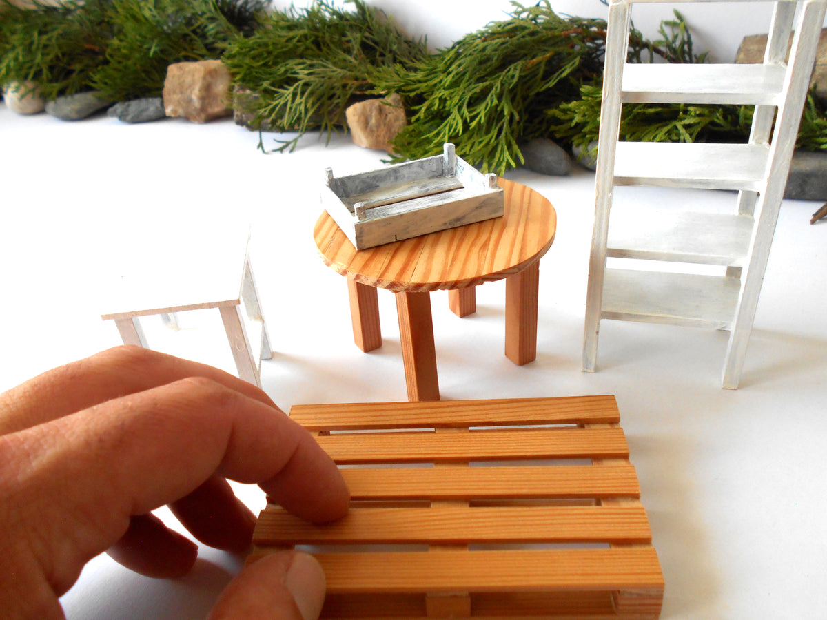 The height of the table is 2.5 inches, and it is 3.1 inches in diameter. This is 7.9 cm diameter and 6.4 cm in height. This product listing is for one sush table.