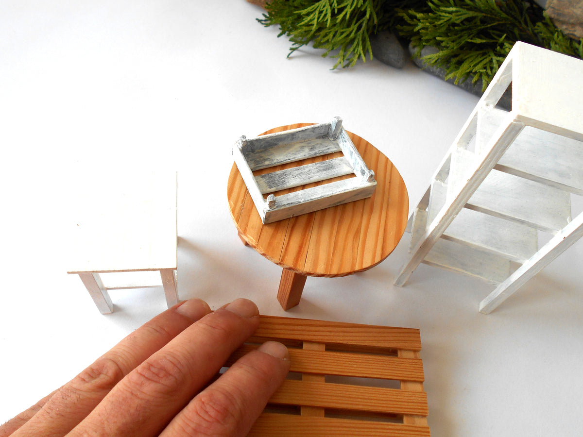The height of the table is 2.5 inches, and it is 3.1 inches in diameter. This is 7.9 cm diameter and 6.4 cm in height. This product listing is for one sush table.