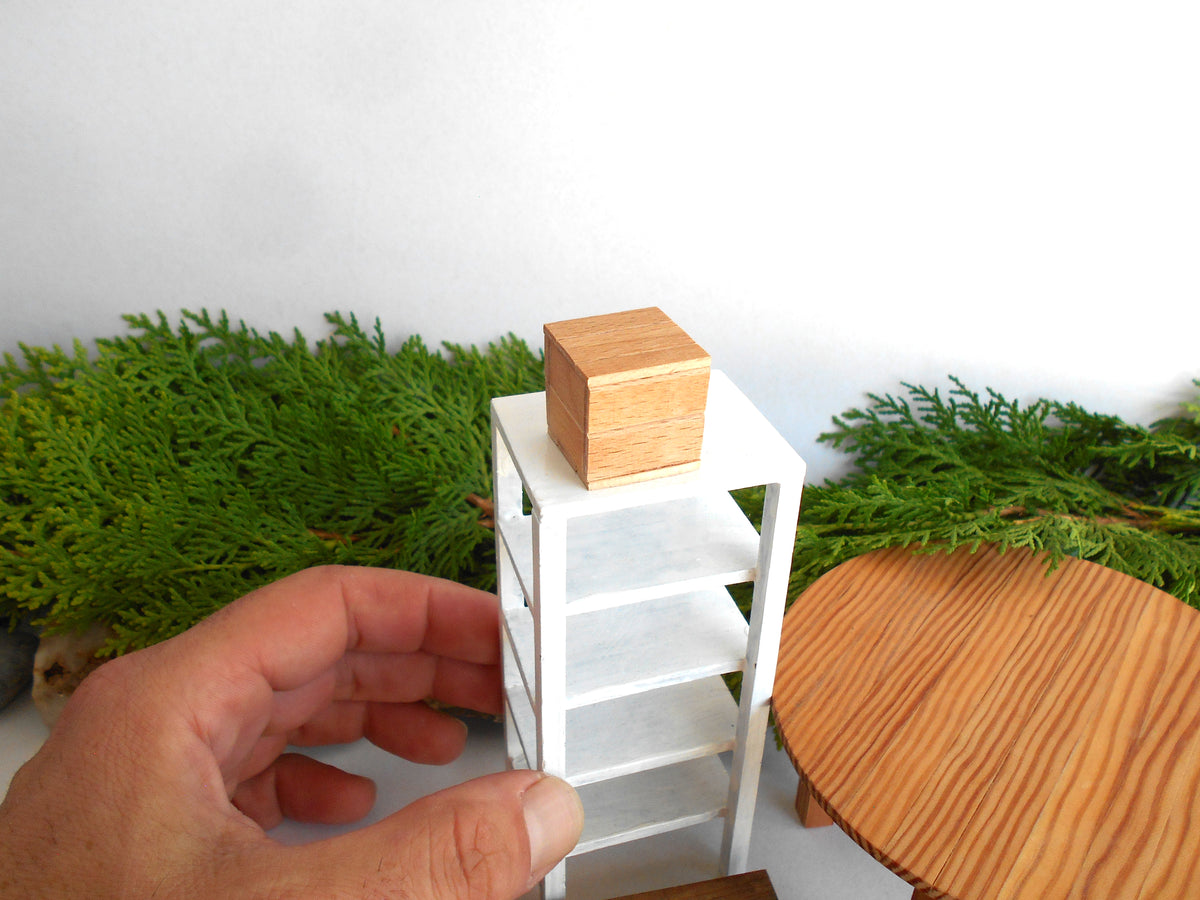 Dollhouse Miniature Decorative Box with Lid – 1:12 Scale Handcrafted Hand-Cut Beech Wood Accessory Storage -  0.9" L× 0.9" W× 0.9" H ( 2.3 × 2.3 × 2.3 cm )