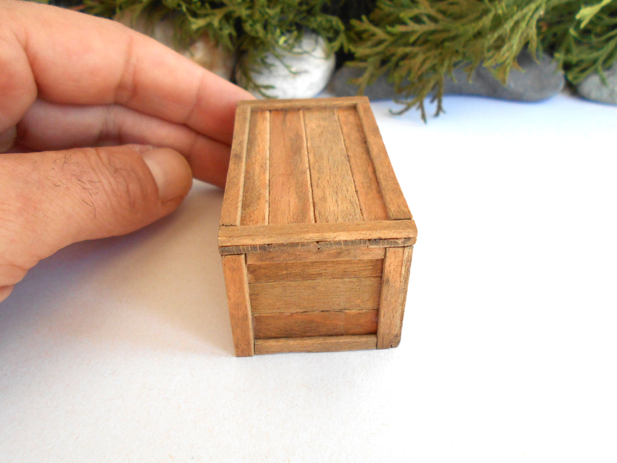 Mini box with lid and detailing in light brown- handmade dollhouse beech wood chest in 1:12 scale- 2.1″ L x 1.5″ W x 1.4″ H