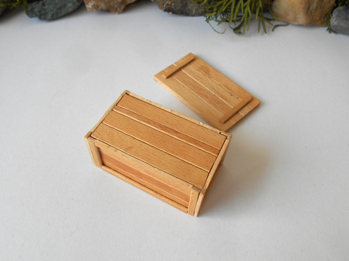 Mini box with lid and detailing- handmade dollhouse beech wood chest in 1/12th scale- 2.1″ L x 1.5″ W x 1.4″ H