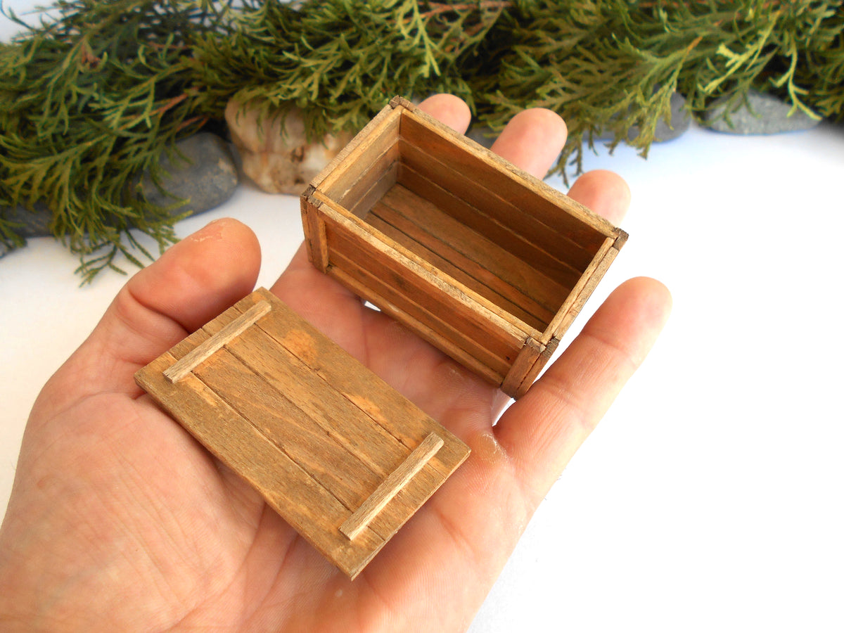 Mini box with lid and detailing in light brown- handmade dollhouse beech wood chest in 1:12 scale- 2.1″ L x 1.5″ W x 1.4″ H