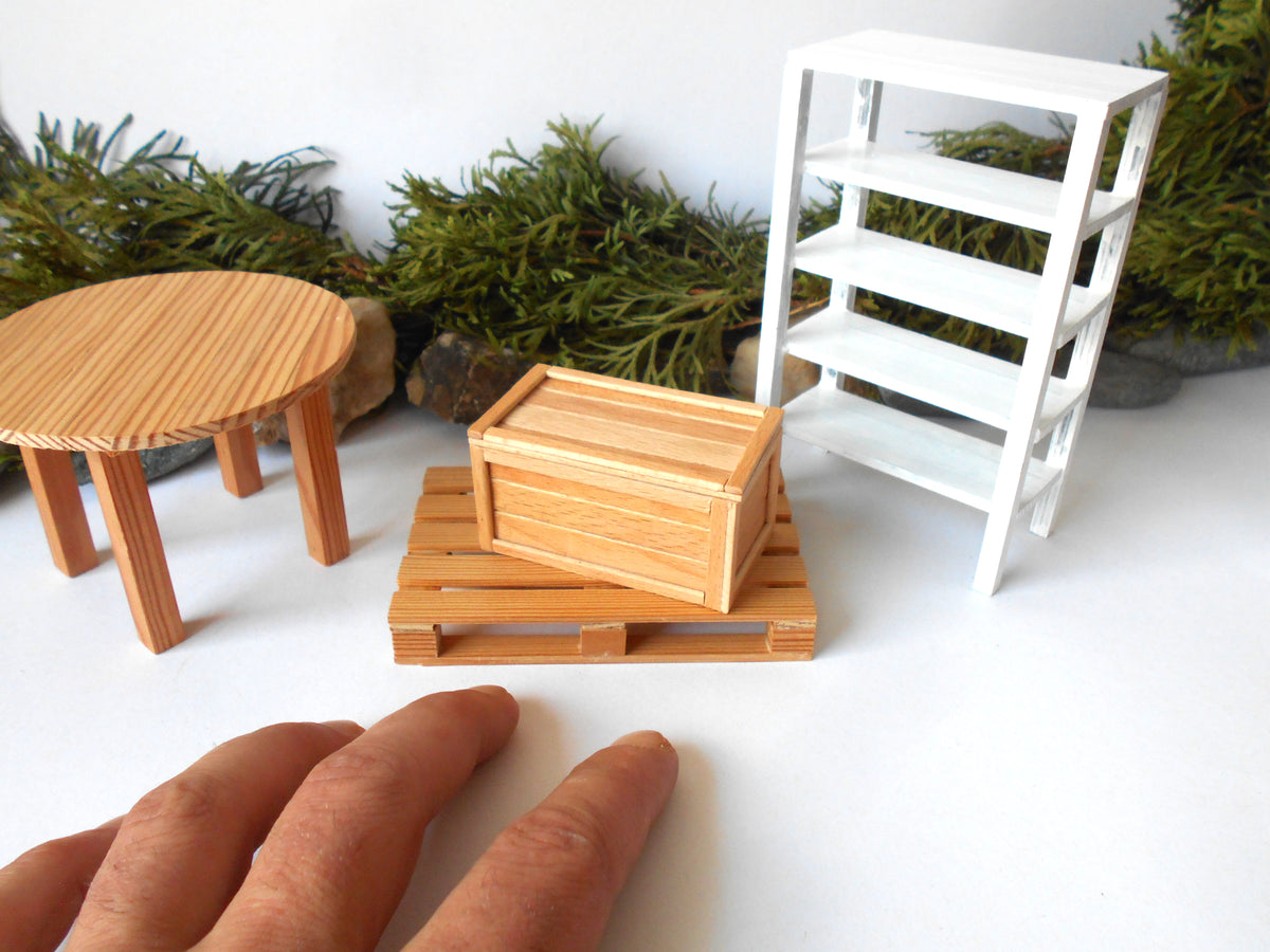 Mini box with lid and detailing- handmade dollhouse beech wood chest in 1/12th scale- 2.1″ L x 1.5″ W x 1.4″ H