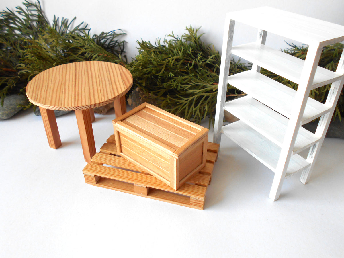 Mini box with lid and detailing- handmade dollhouse beech wood chest in 1/12th scale- 2.1″ L x 1.5″ W x 1.4″ H