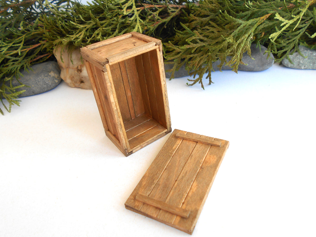 Mini box with lid and detailing in light brown- handmade dollhouse beech wood chest in 1:12 scale- 2.1″ L x 1.5″ W x 1.4″ H