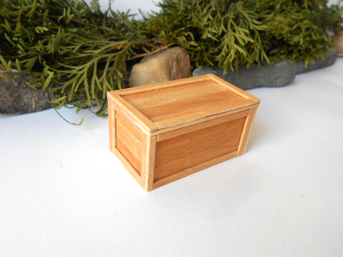 Mini box with lid and detailing- handmade dollhouse beech wood chest in 1/12th scale- 2.1″ L x 1.5″ W x 1.4″ H